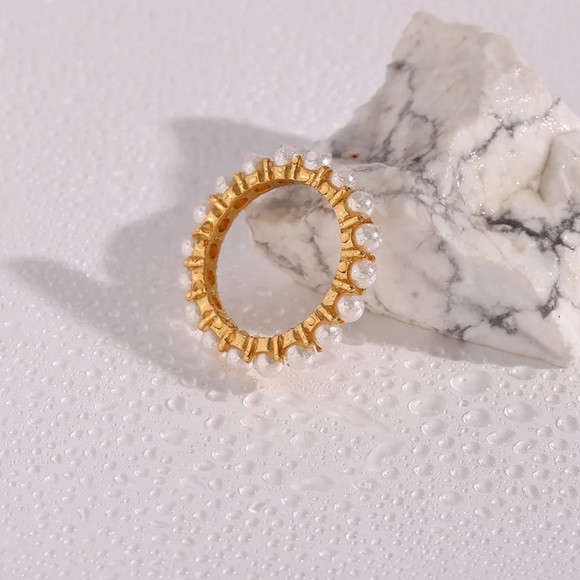 New Elegant 18K Fresh Water Pearl Ring - Picture 3 of 7